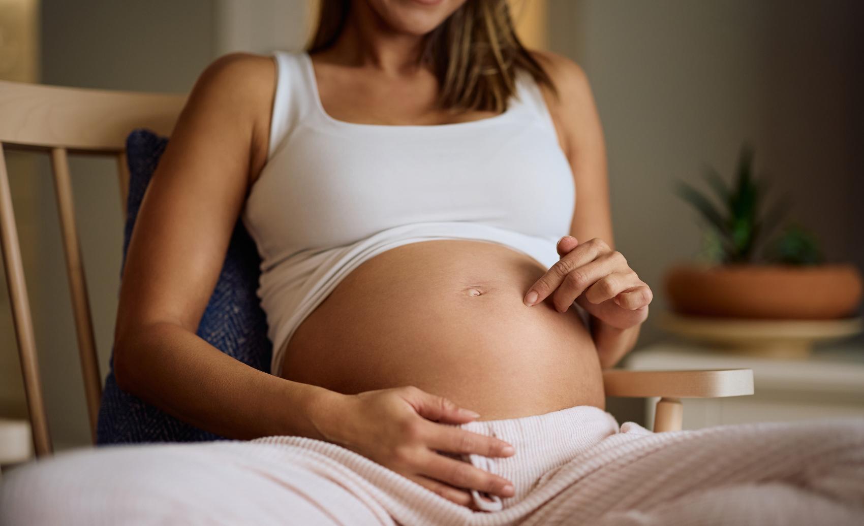 Barriga dura na gravidez: quando é normal e quando se deve preocupar?